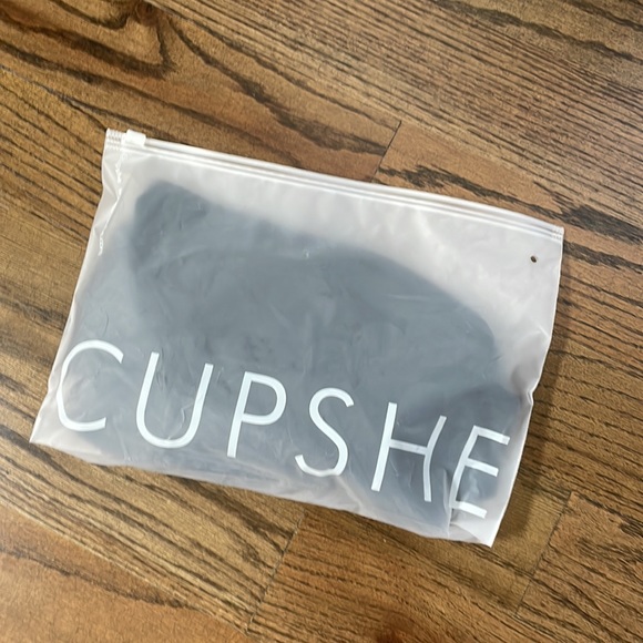 NWT Cupshe Swim Suit - Scalloped V-Neck - Picture 4 of 5